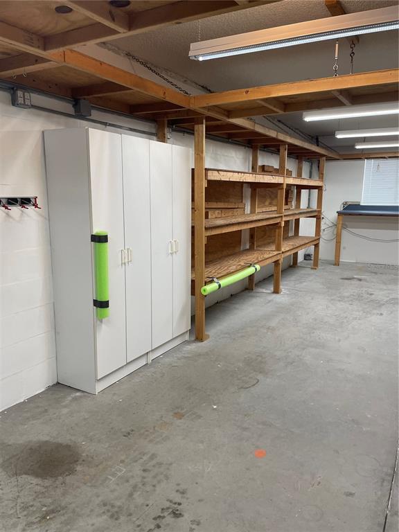 Building Photo - 323 Madeira Cir