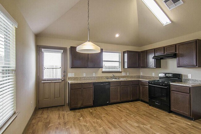 Building Photo - 5750 Kyle Cove Dr