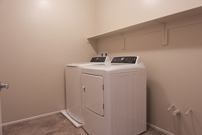 Building Photo - Brand New Gated 4-Bed, 3-Bath Townhome wit...
