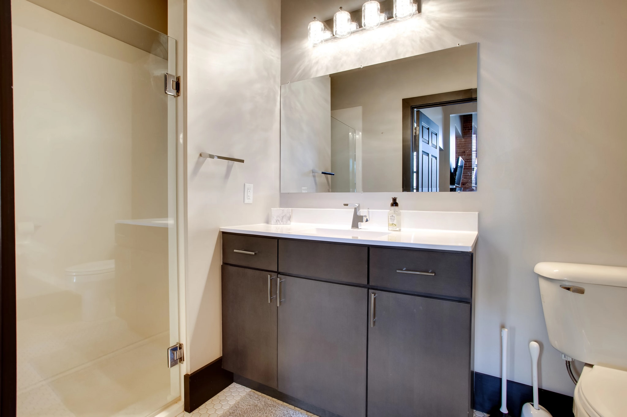 Building Photo - 130 N 5th St