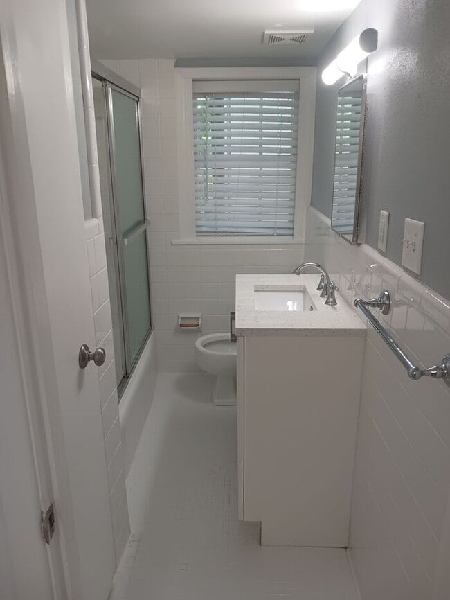 Building Photo - Come Lease at Virginia Highland/Morningside! Don’t miss this amazing offer!