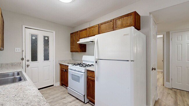 Building Photo - $1,175 + 2 WEEKS FREE RENT!!!!