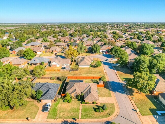 Building Photo - Immaculate Edmond Home with New Carpet and Storm Shelter!