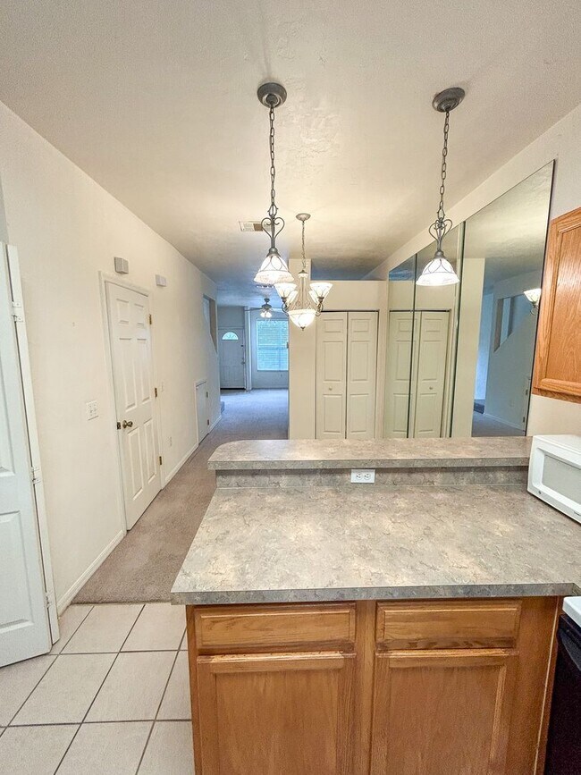 Building Photo - Victoria Station #134