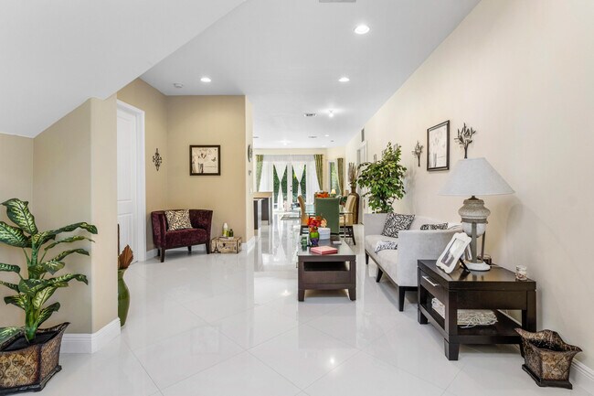 Building Photo - 1500 NE 4th Ct