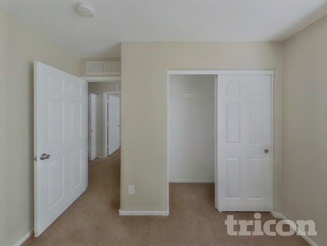 Building Photo - 43846 W Magnolia Rd