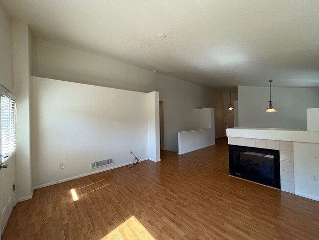 Building Photo - Wonderful Home in Evans