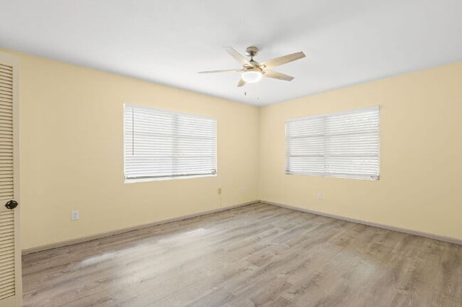 Building Photo - FULLY FENCED Home For Rent in Clearwater!