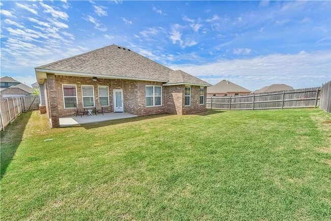 Building Photo - Stunning 4 Bed, 3 (Full) Bath in Norman