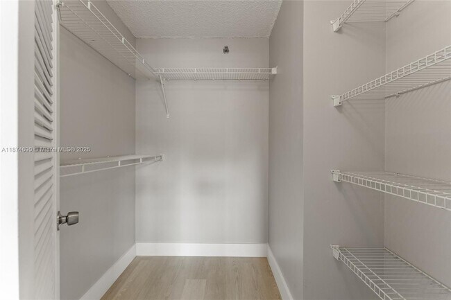 Building Photo - 3150 W Rolling Hills Cir