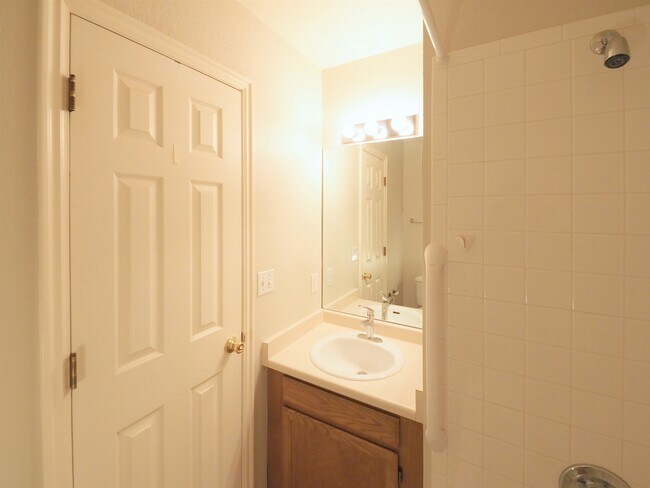En suite bathroom - 1233 Warrior Way
