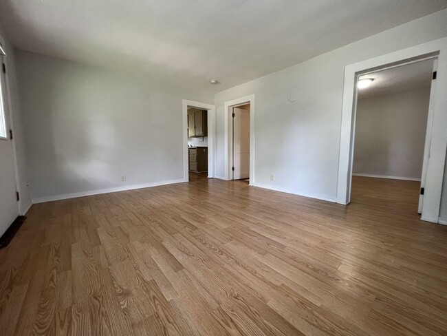 Building Photo - 613 N Dewey St