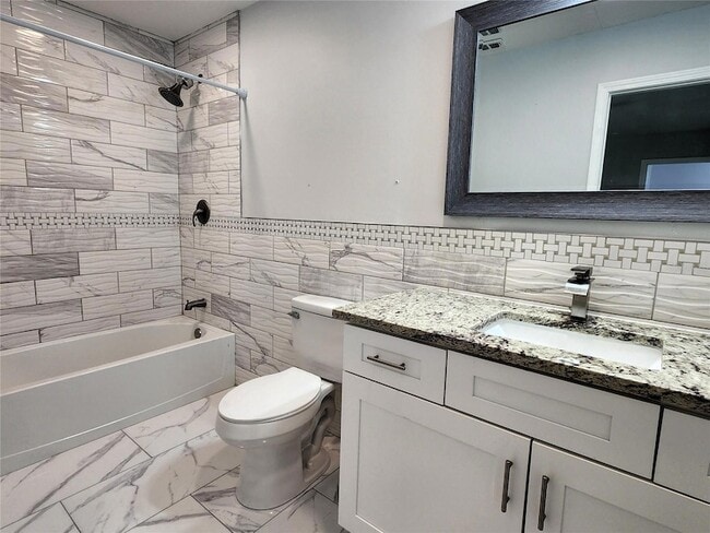 Building Photo - 2617 Pine Tree Dr