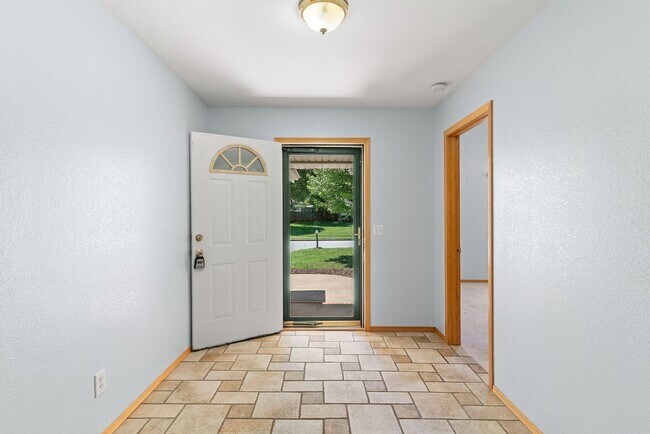 Building Photo - 3 Bedroom, 2 Bathroom Home in Republic Sch...