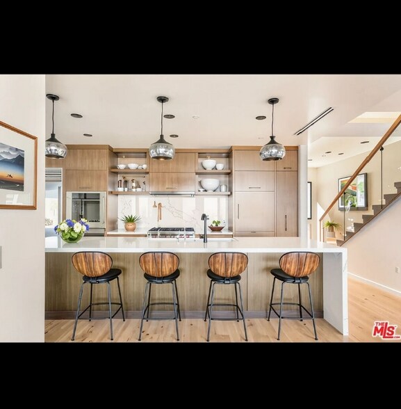 Building Photo - 1610 Viewmont Dr