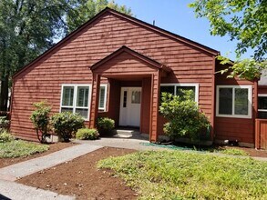 Building Photo - LAKE OSWEGO 2/2 READY FOR IMMEDIATE MOVE IN!  AC!