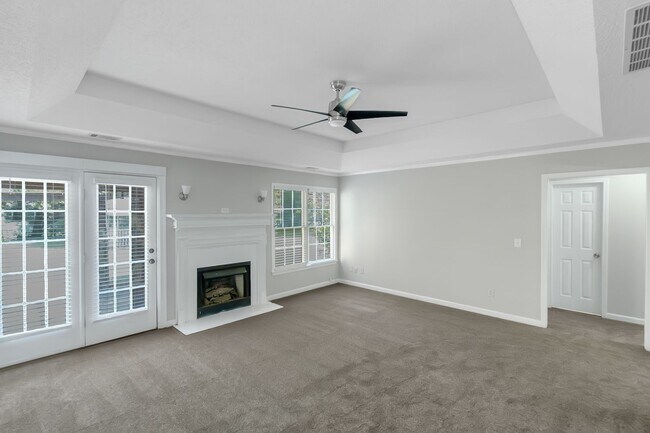 Building Photo - Don’t Miss This Beautiful 4BR/2BA Home wit...