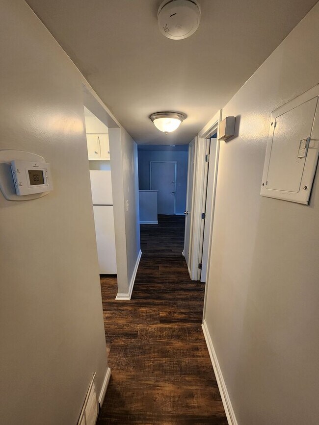 Building Photo - Charming 1 bedroom 1 bath apartment for re...