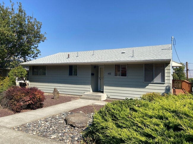 Primary Photo - 2 Bedroom | 1 Bathroom Home in The Dalles, OR