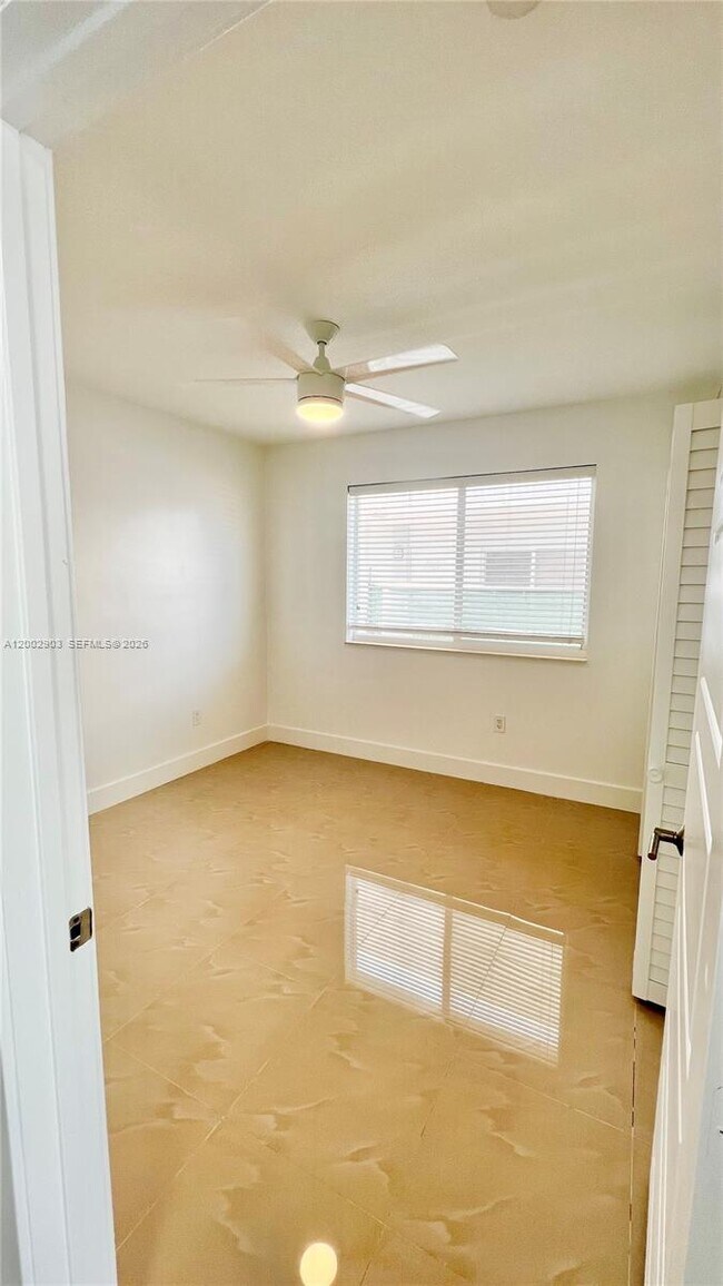 Building Photo - 8235 Crespi Blvd