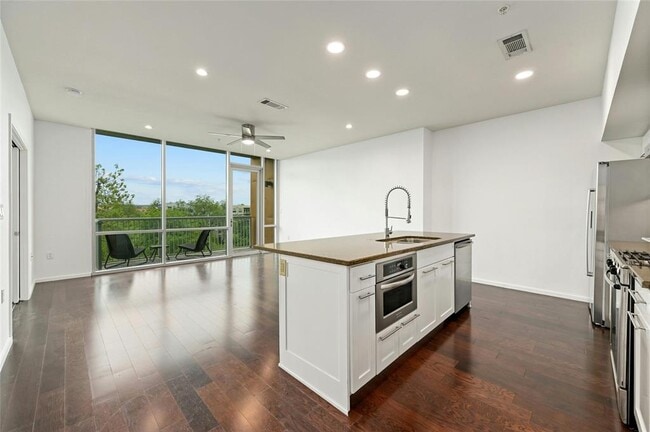 Primary Photo - 1600 Barton Springs Rd