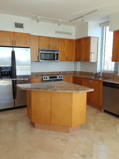 Building Photo - 1745 E Hallandale Beach Blvd