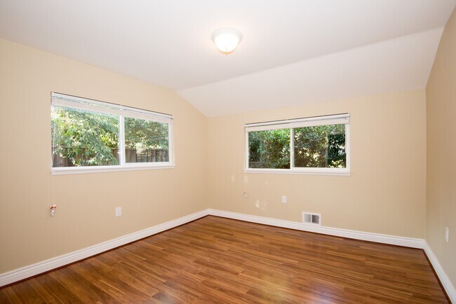 Building Photo - Beautiful Los Gatos Home Minutes to Downto...