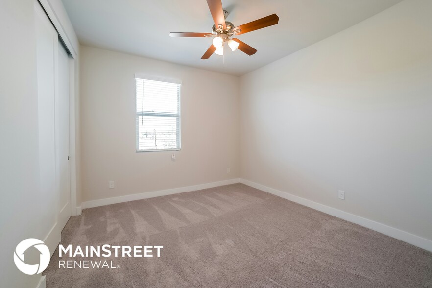 Building Photo - 8712 S 69th Dr