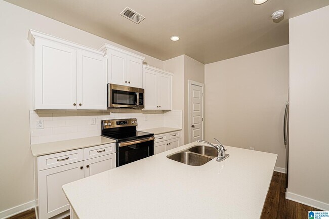 Building Photo - 1400 Brookhaven Dr