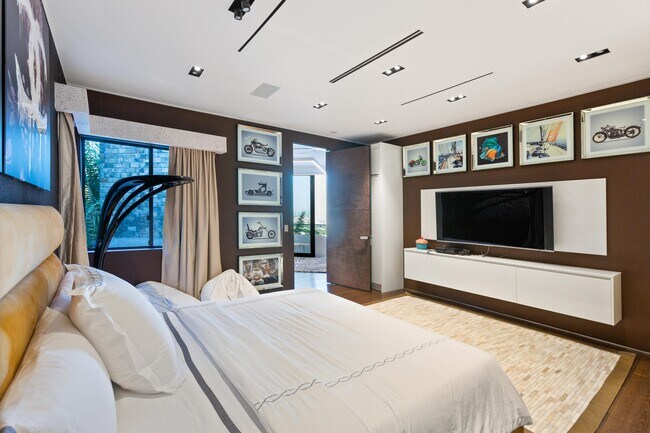 Building Photo - 8356 Sunset View Dr