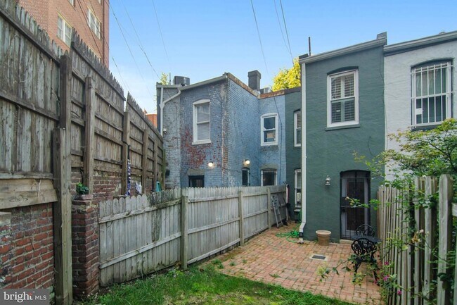 Building Photo - 2321 17th St NW