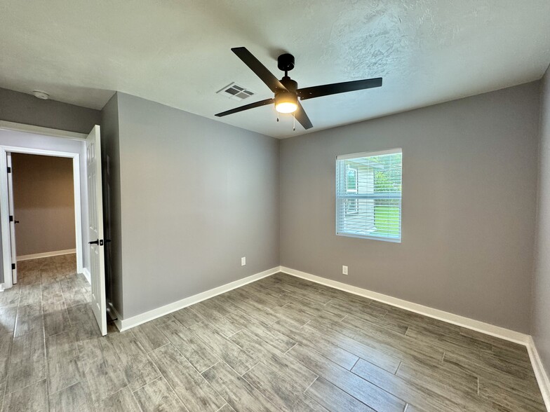 Building Photo - 2144 Westchester Dr