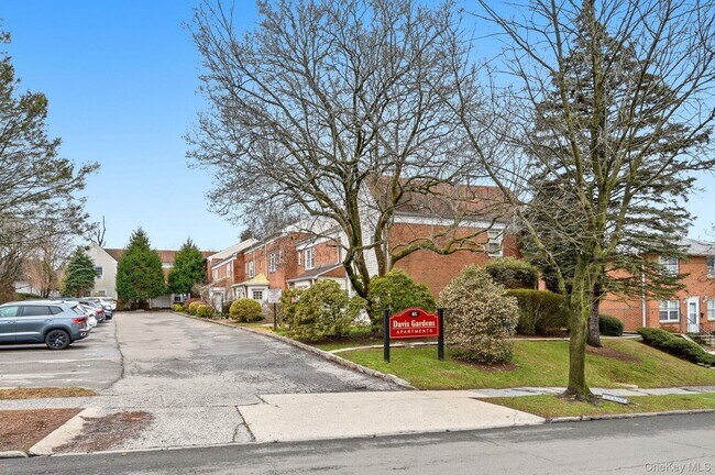 Building Photo - 61 Davis Ave