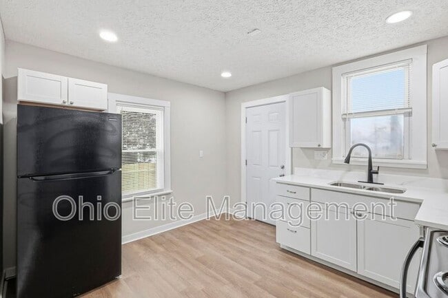 Building Photo - 785 S 18th St