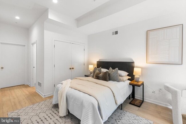 Building Photo - 261 Delmar St