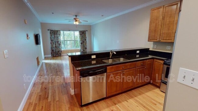 Building Photo - 125 S Lexington Ave