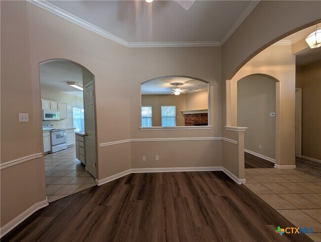 Building Photo - 947 River Rock