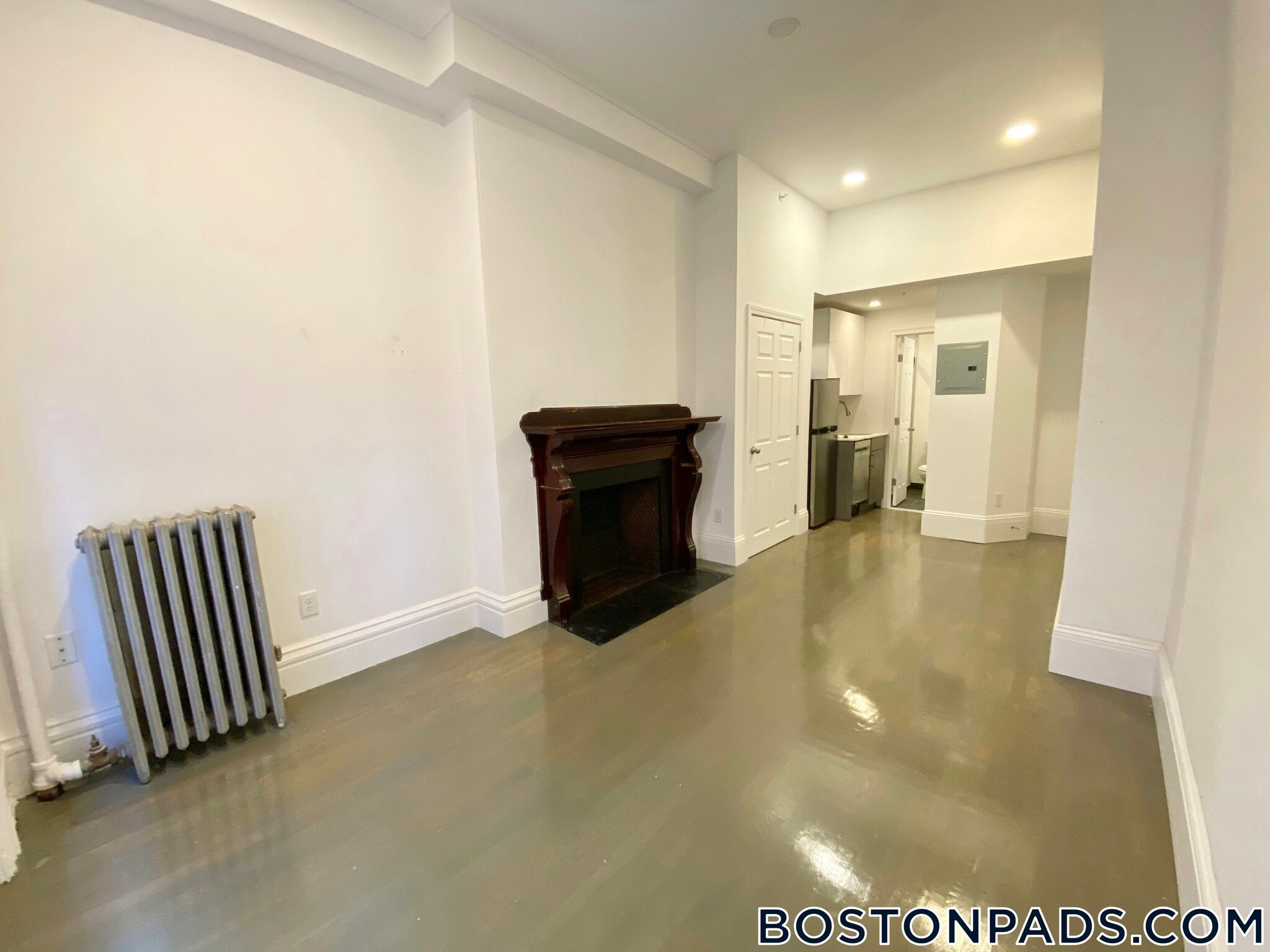 Building Photo - 270 Newbury St