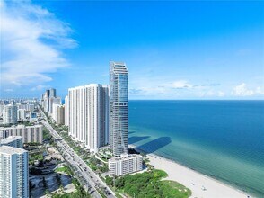 Building Photo - 15701 Collins Ave