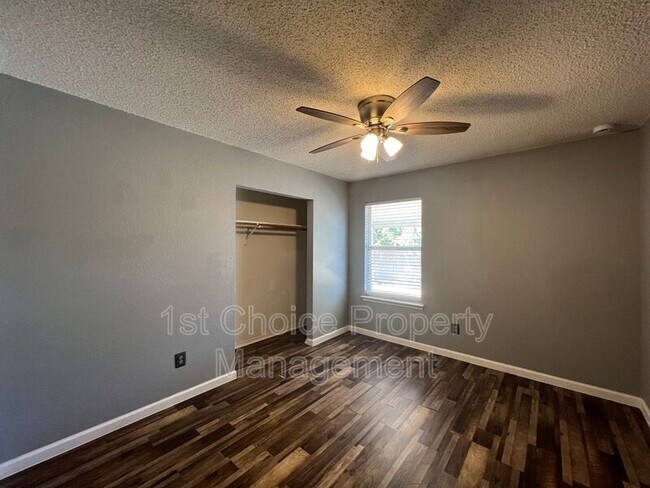 Building Photo - 7904 Fox Chase Dr