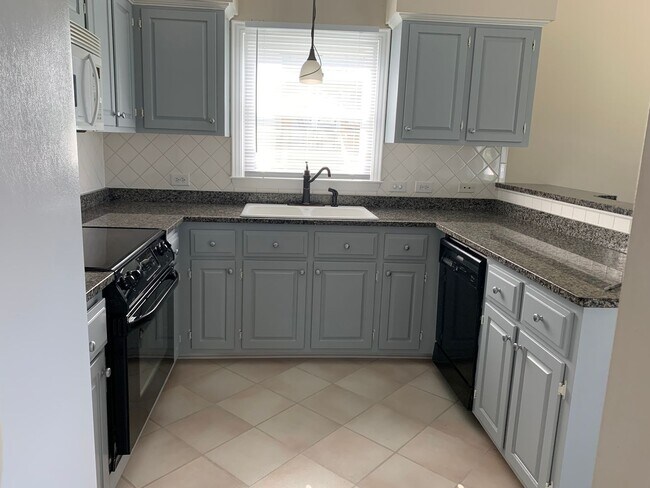 Building Photo - Beautiful Home on Lake Clermont