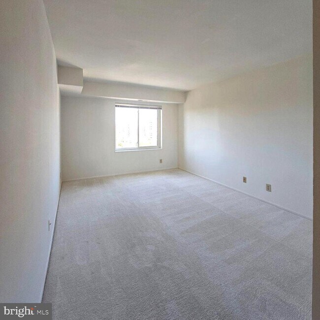Building Photo - 8340 Greensboro Dr