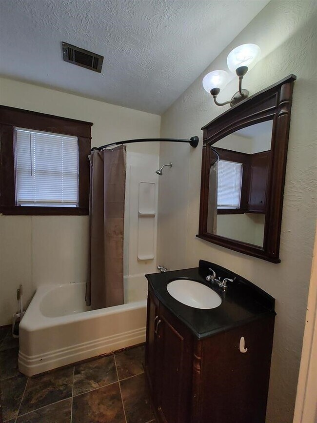 Building Photo - 1110 Johnson Ave