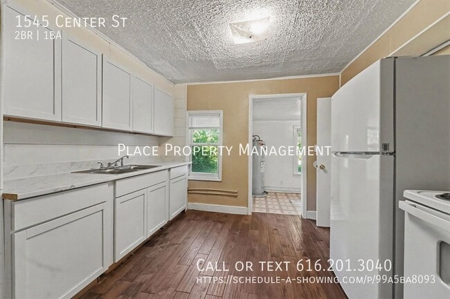 Building Photo - 1545 Center St