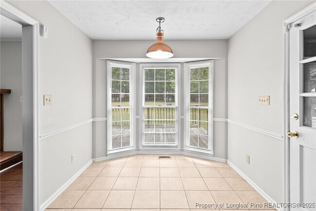 Building Photo - 6924 Woodmark Dr