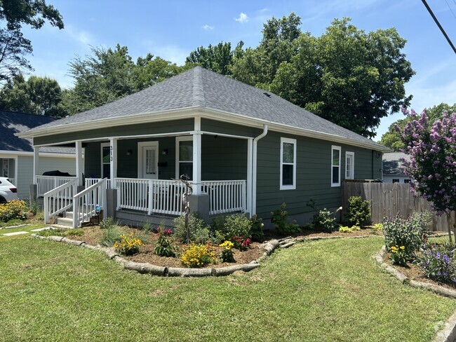 Building Photo - 313 Cherry Grv
