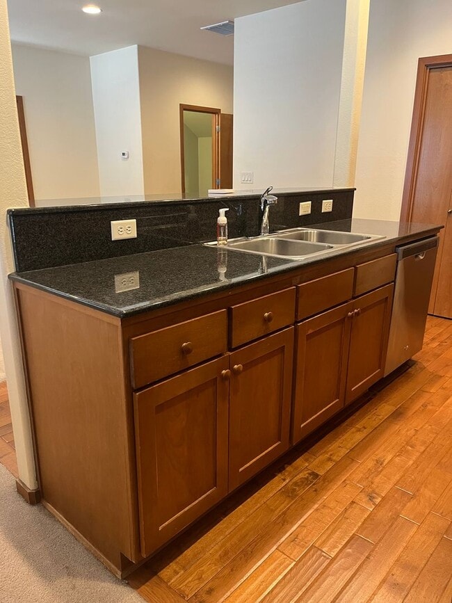 Building Photo - 3 Bedroom 2.5 Bath Townhouse