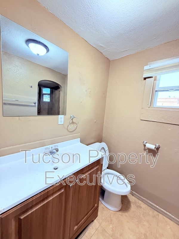 Building Photo - 3625 S 7th Ave