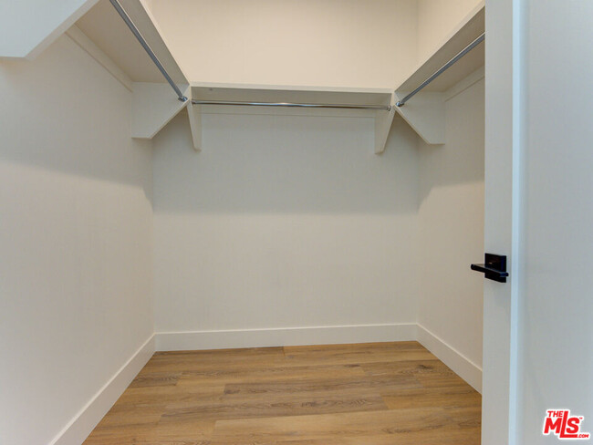 Building Photo - 6016 Comey Ave