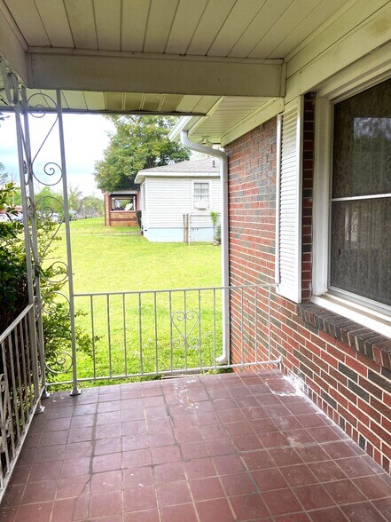 Building Photo - 56 18th Ave S